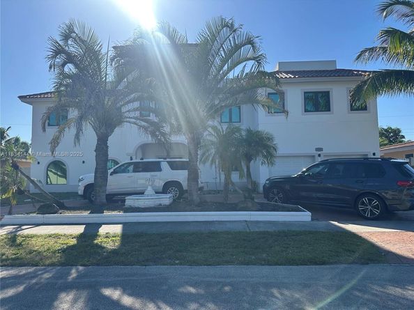 5900 NE 21st Ln, Fort Lauderdale FL 33308