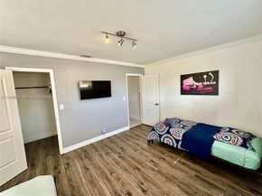5424 Garfield St, Hollywood FL 33021