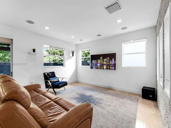 11229 NW 44th Ter, Doral FL 33178