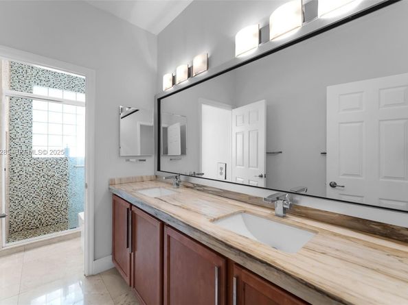 11229 NW 44th Ter, Doral FL 33178