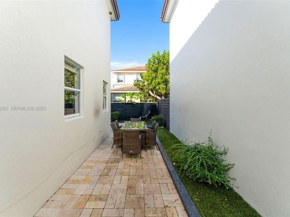 11229 NW 44th Ter, Doral FL 33178