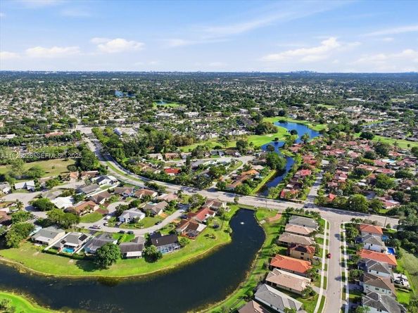 8213 Cassia Ter, Tamarac FL 33321