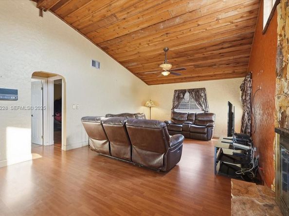 8213 Cassia Ter, Tamarac FL 33321