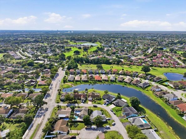 8213 Cassia Ter, Tamarac FL 33321