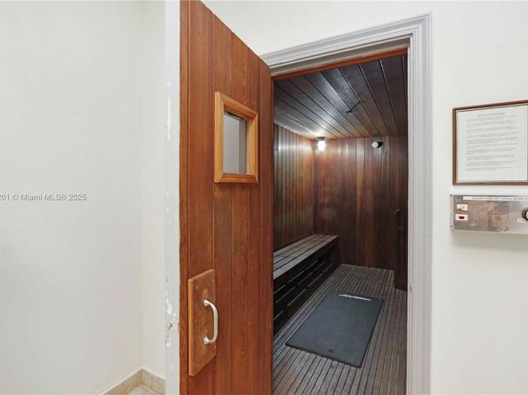 Undisclosed Address #A11911201, Miami Beach FL 33140