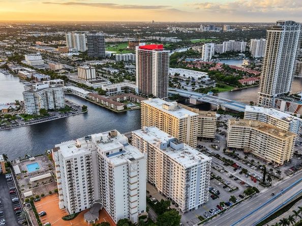 1833 S Ocean Dr 1004, Hallandale Beach FL 33009