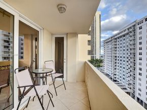 1833 S Ocean Dr 1004, Hallandale Beach FL 33009