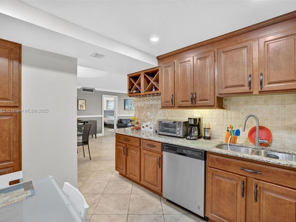 1833 S Ocean Dr 1004, Hallandale Beach FL 33009
