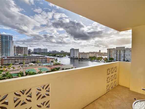 1833 S Ocean Dr 1004, Hallandale Beach FL 33009