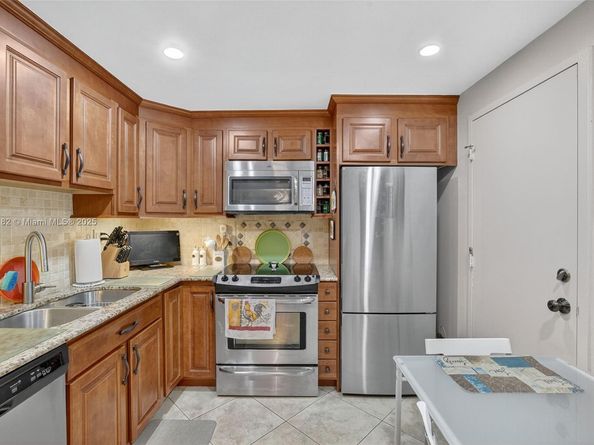 1833 S Ocean Dr 1004, Hallandale Beach FL 33009