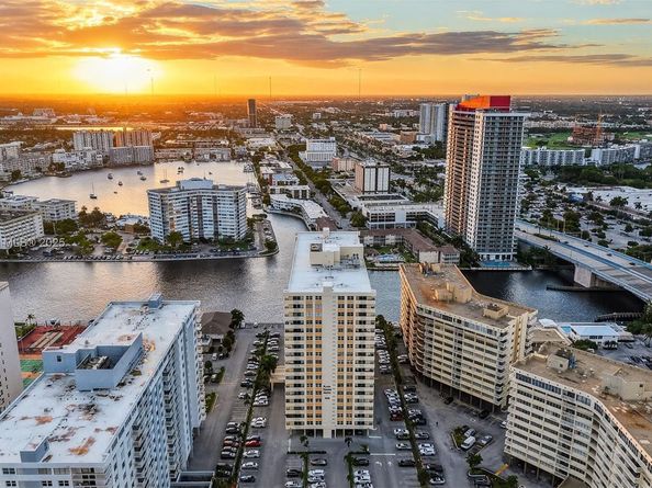 1833 S Ocean Dr 1004, Hallandale Beach FL 33009