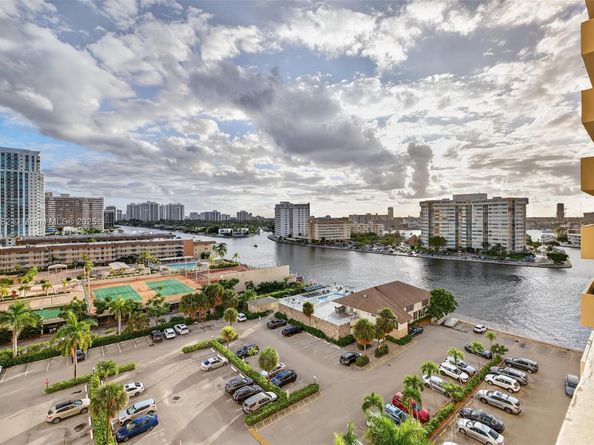 1833 S Ocean Dr 1004, Hallandale Beach FL 33009