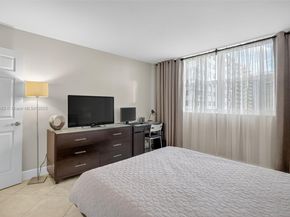 1833 S Ocean Dr 1004, Hallandale Beach FL 33009