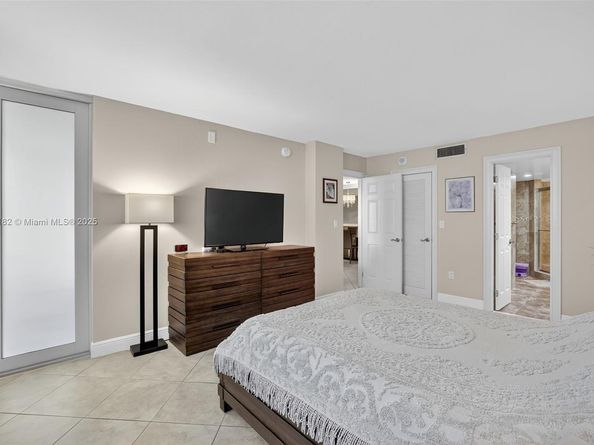 1833 S Ocean Dr 1004, Hallandale Beach FL 33009