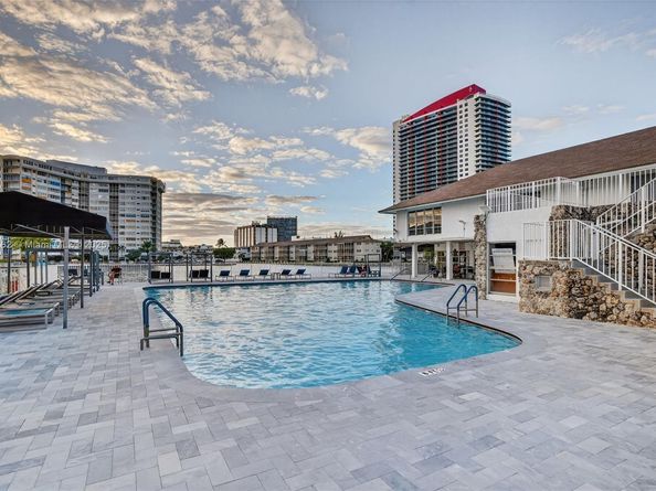 1833 S Ocean Dr 1004, Hallandale Beach FL 33009