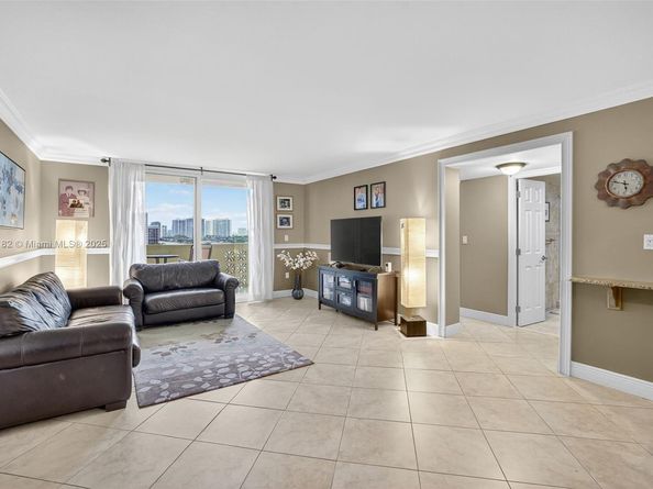 1833 S Ocean Dr 1004, Hallandale Beach FL 33009