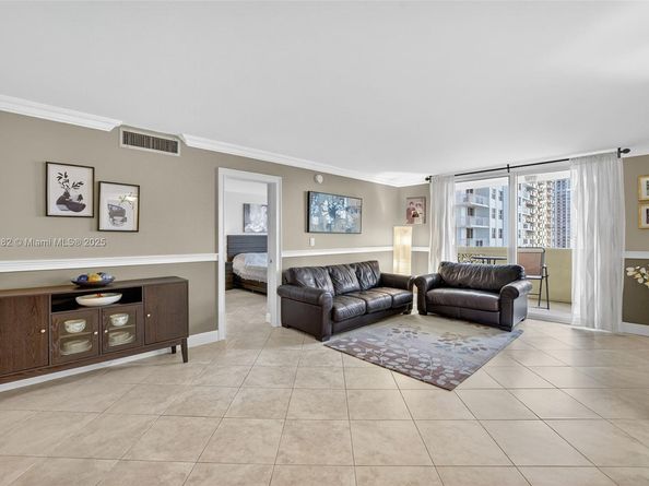 1833 S Ocean Dr 1004, Hallandale Beach FL 33009