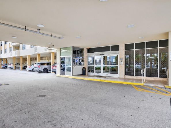 1833 S Ocean Dr 1004, Hallandale Beach FL 33009
