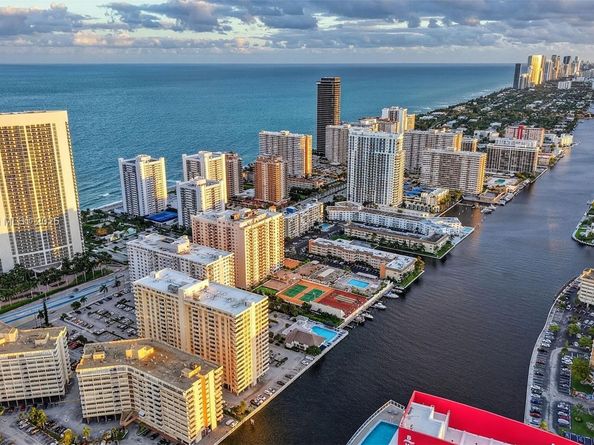 1833 S Ocean Dr 1004, Hallandale Beach FL 33009