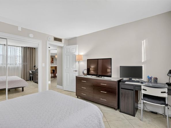 1833 S Ocean Dr 1004, Hallandale Beach FL 33009