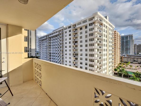 1833 S Ocean Dr 1004, Hallandale Beach FL 33009