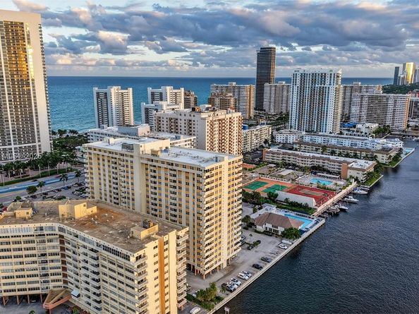 1833 S Ocean Dr 1004, Hallandale Beach FL 33009