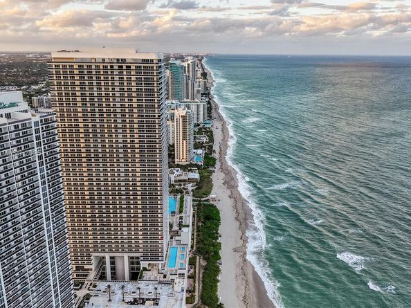 1833 S Ocean Dr 1004, Hallandale Beach FL 33009