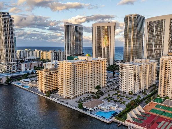 1833 S Ocean Dr 1004, Hallandale Beach FL 33009