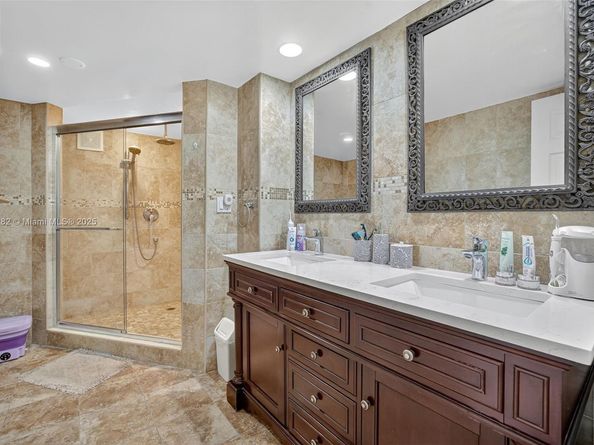 1833 S Ocean Dr 1004, Hallandale Beach FL 33009
