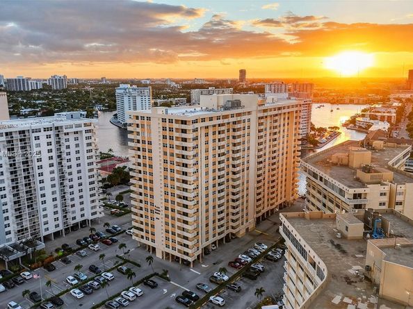1833 S Ocean Dr 1004, Hallandale Beach FL 33009