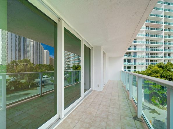 100 Bayview Dr 214, Sunny Isles Beach FL 33160