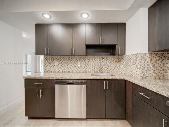 100 Bayview Dr 214, Sunny Isles Beach FL 33160