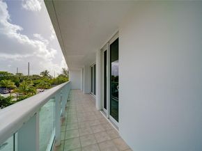 100 Bayview Dr 214, Sunny Isles Beach FL 33160