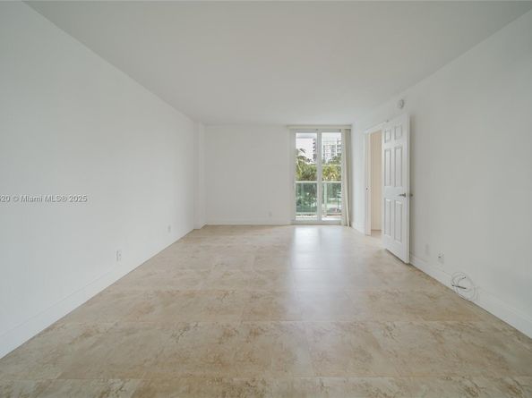 100 Bayview Dr 214, Sunny Isles Beach FL 33160