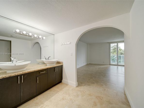 100 Bayview Dr 214, Sunny Isles Beach FL 33160