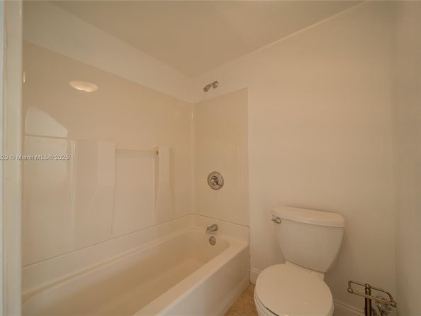100 Bayview Dr 214, Sunny Isles Beach FL 33160