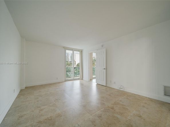 100 Bayview Dr 214, Sunny Isles Beach FL 33160