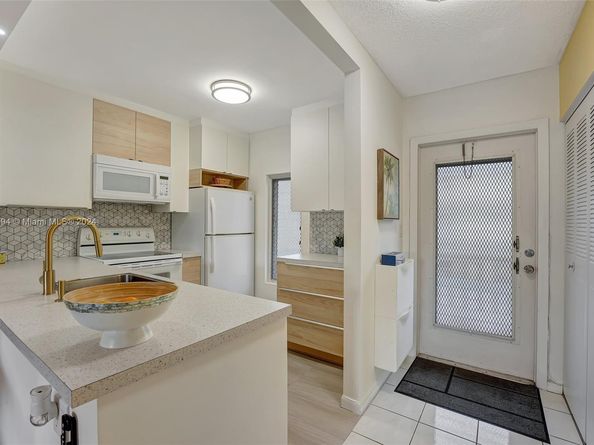 4451 NW 16th St K204, Lauderhill FL 33313