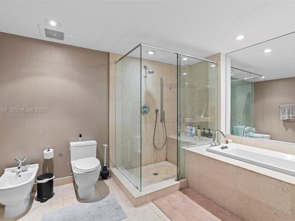 495 Brickell Ave 501, Miami FL 33131