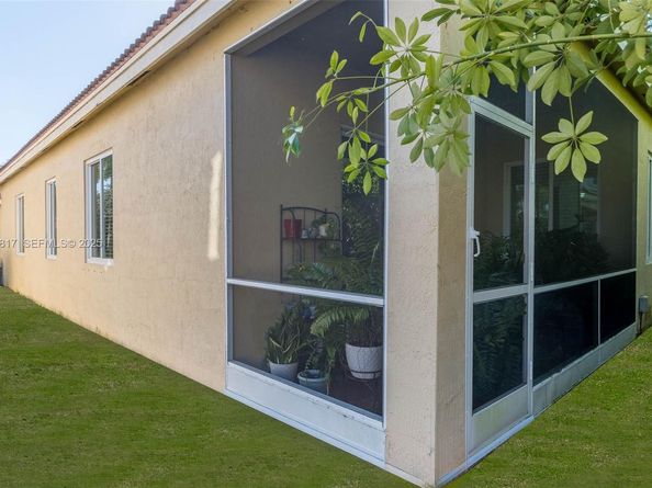 1784 Aspen Ln, Weston FL 33327