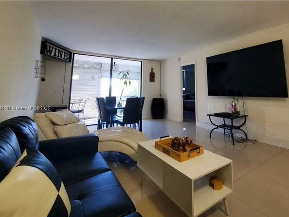 2821 Somerset Dr 209, Lauderdale Lakes FL 33311