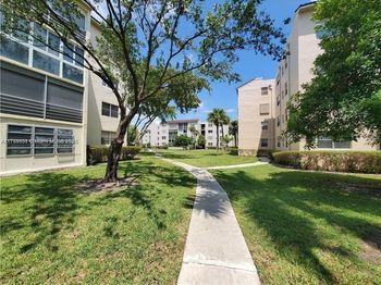 2821 Somerset Dr