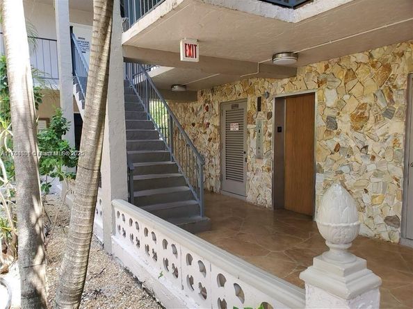 2821 Somerset Dr 209, Lauderdale Lakes FL 33311