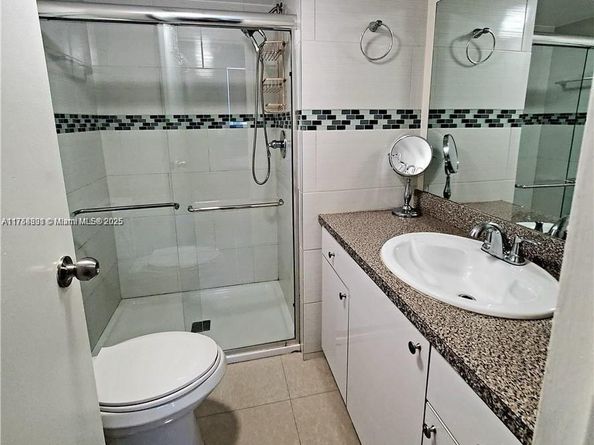2821 Somerset Dr 209, Lauderdale Lakes FL 33311