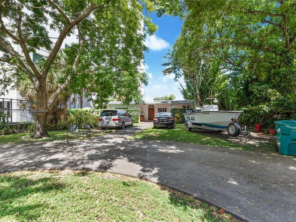 10875 SW 7th Ter, Sweetwater FL 33174