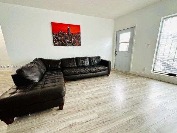 7712 Byron Ave 3, Miami Beach FL 33141
