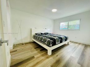 9520 SW 8th St 123, Miami FL 33174