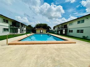 9520 SW 8th St 123, Miami FL 33174