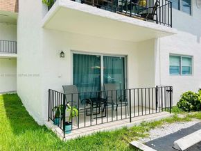 9520 SW 8th St 123, Miami FL 33174