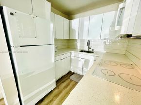 9520 SW 8th St 123, Miami FL 33174